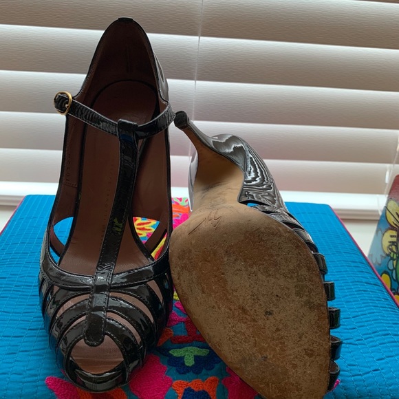 Worn a few times, very taken care of. - Picture 3 of 3